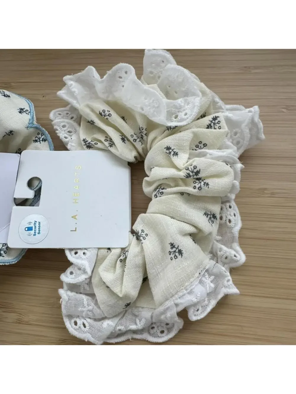 Pacsun Set of 2 Ditsy Floral Eyelet Hair Scrunchie NWT Cream Blue